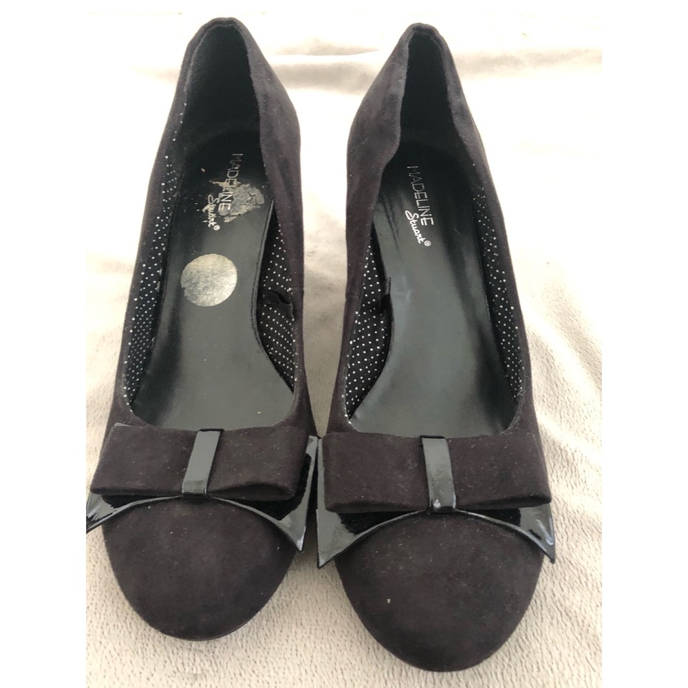 Black wedges